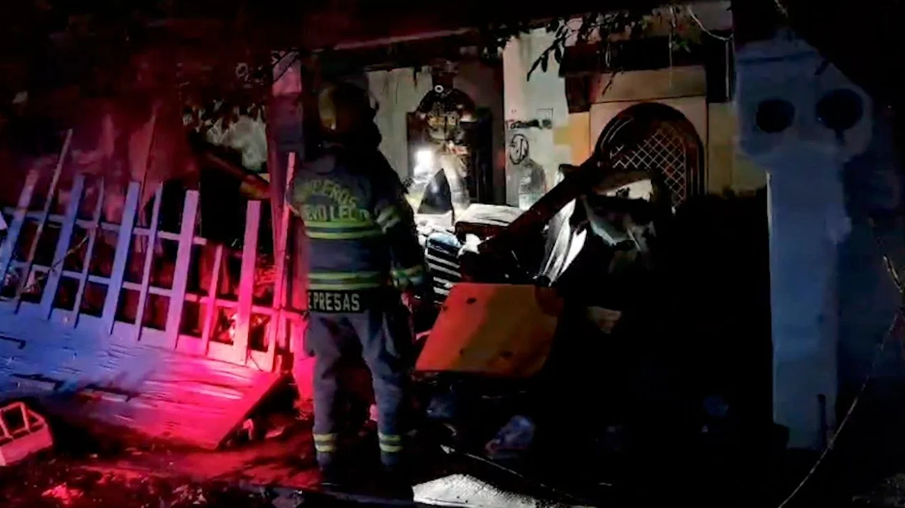 Quema de cobre provoca un incendio en vivienda