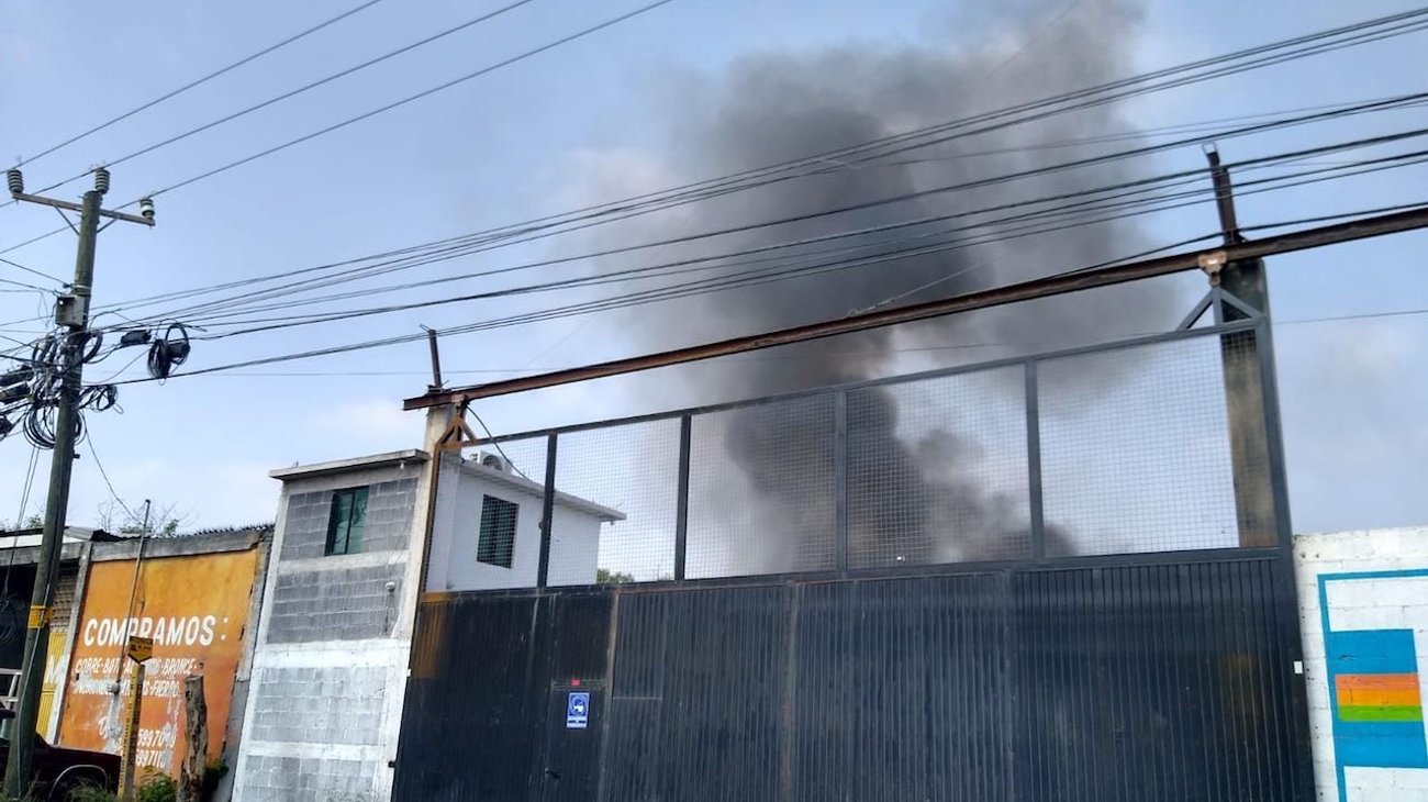 Se registra incendio en chatarrera en Escobedo