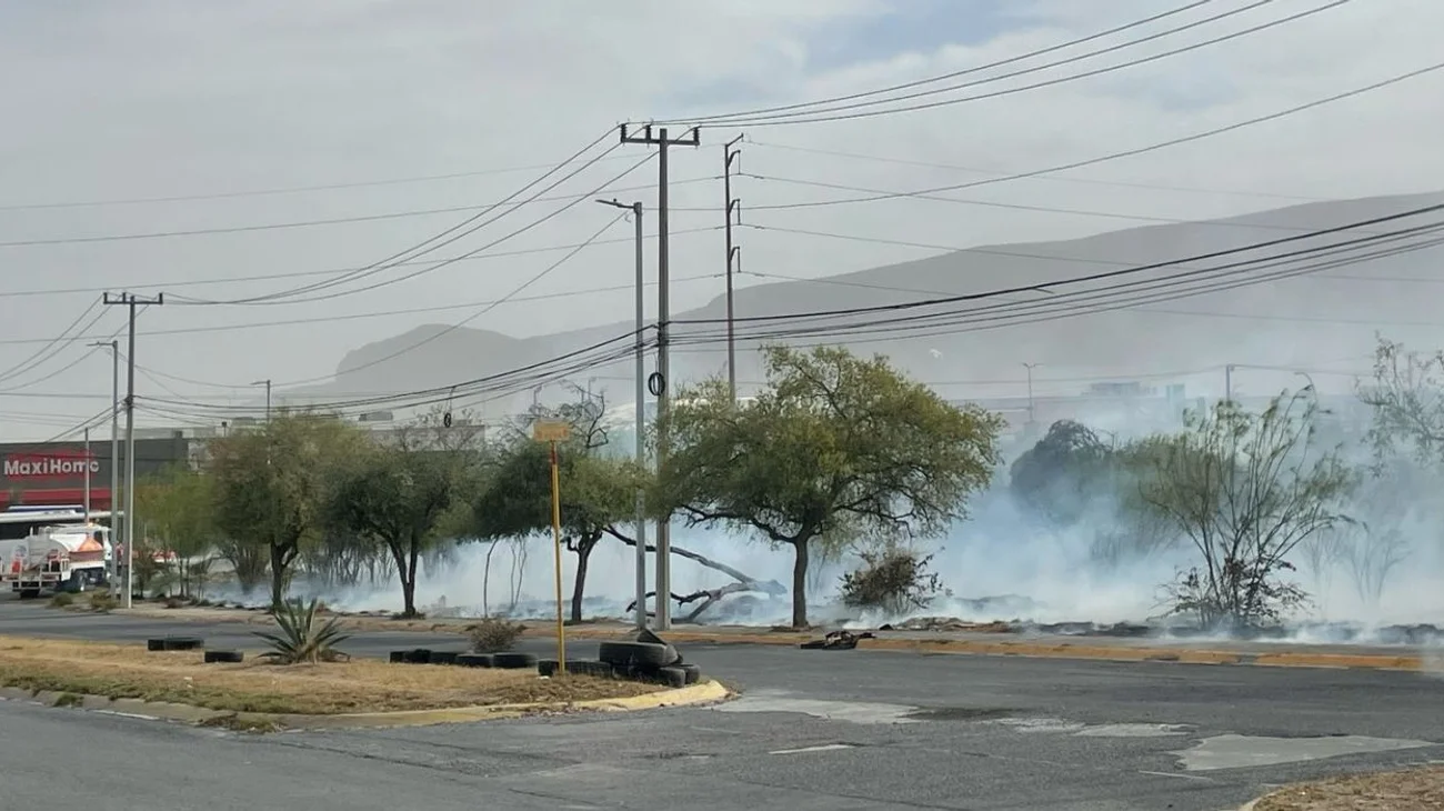 Fuerte incendio en Lincoln y Paseo de Cumbres
