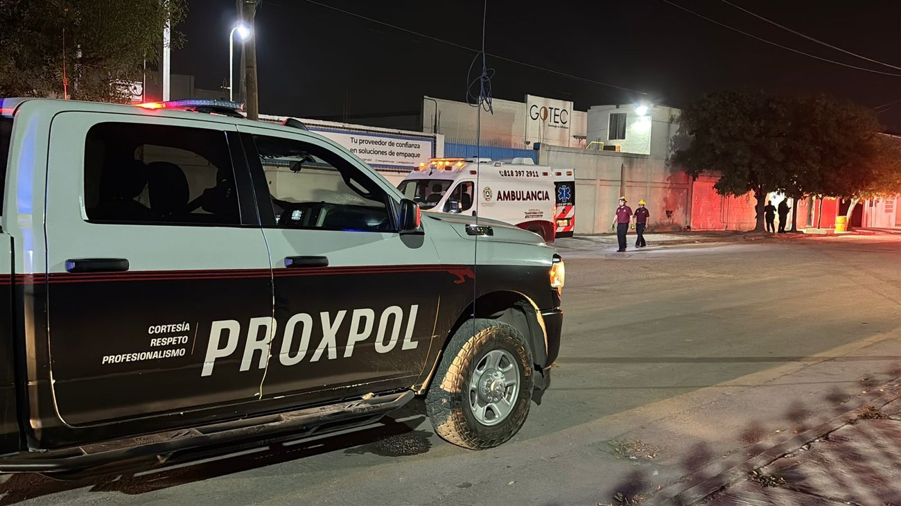 Controlan incendio en bodega industrial de Escobedo