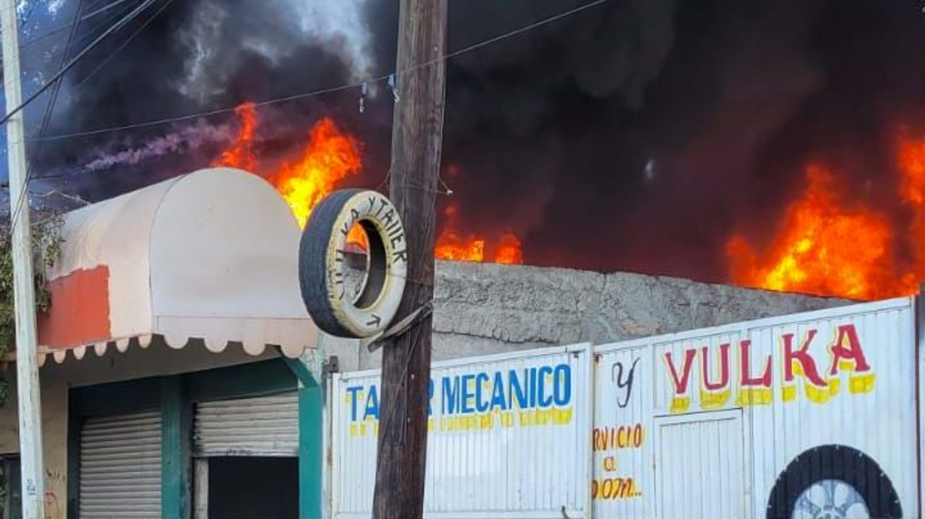 Se incendia taller de Herrería en la Del Prado en Monterrey