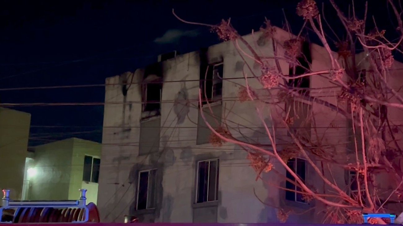 Consume fuego departamento en la colonia Azteca