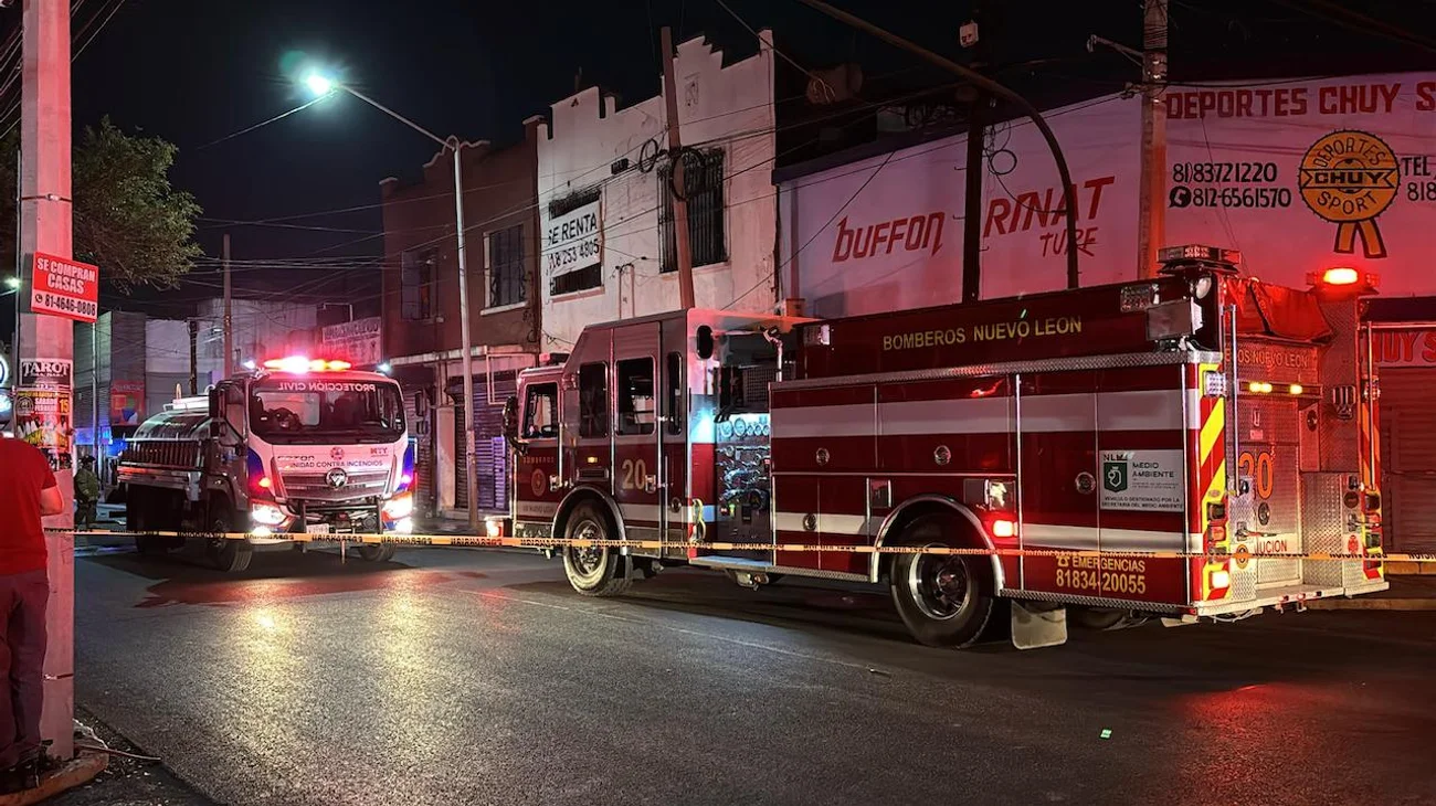 Se incendia departamento en el centro de Monterrey; desalojan a 6