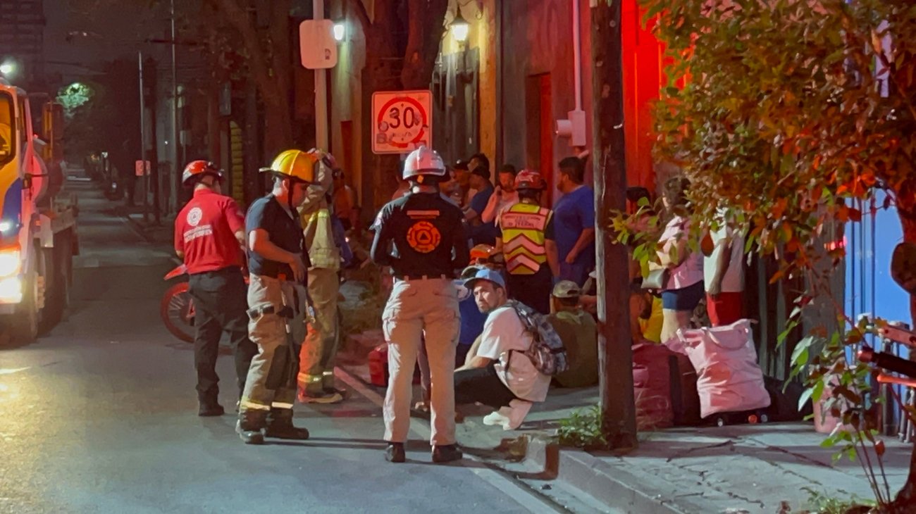 Presunto ebrio incendia cuartos de renta en Centro de Monterrey