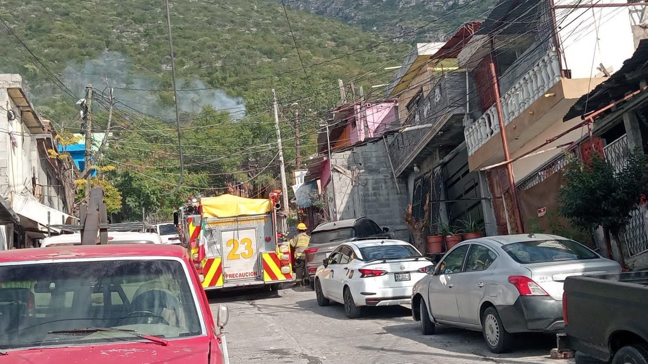 Se registra incendio en tejaban en Monterrey.