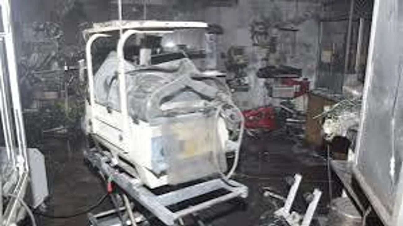 Incendio en hospital deja 10 bebés muertos en la India