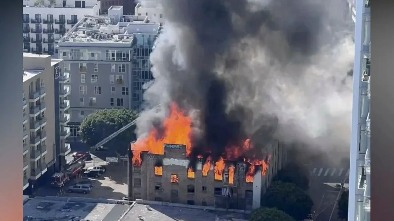 Destruye incendio el histórico Hotel Morrison en Los Ángeles