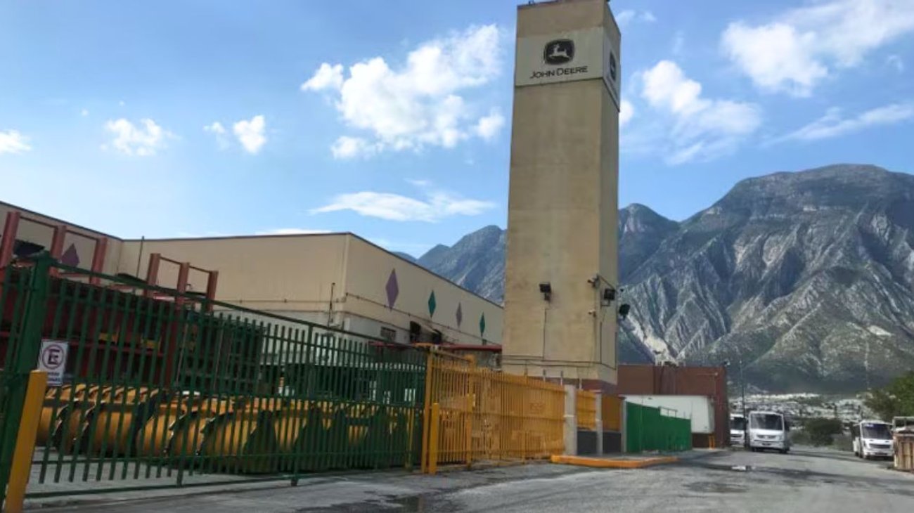 Movilización por incendio en empresa John Deere de San Pedro