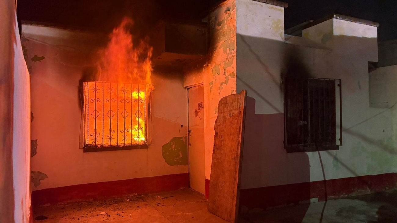 Incendio consume casa en Ramos Arizpe; sospechan fue provocado