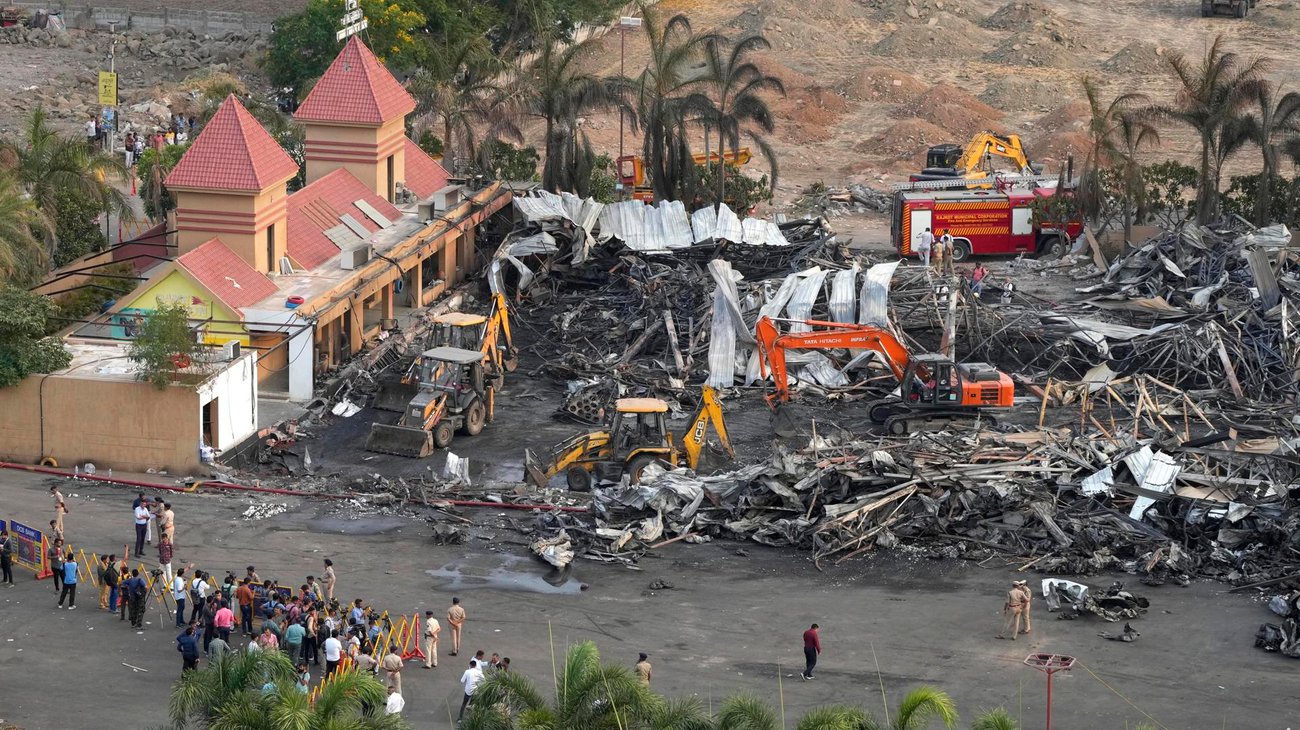 Incendio en parque de atracciones deja 27 muertos en India