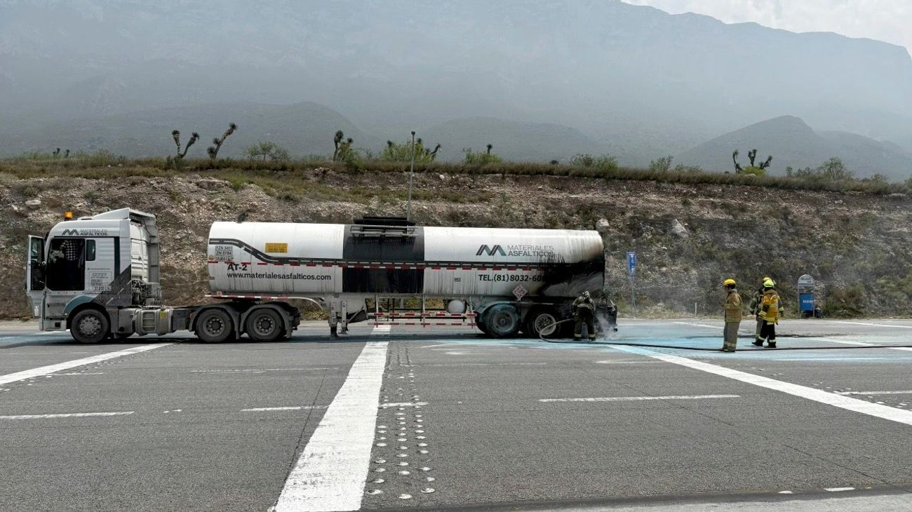 Se incendia pipa en Autopista a Saltillo; descartan lesionados