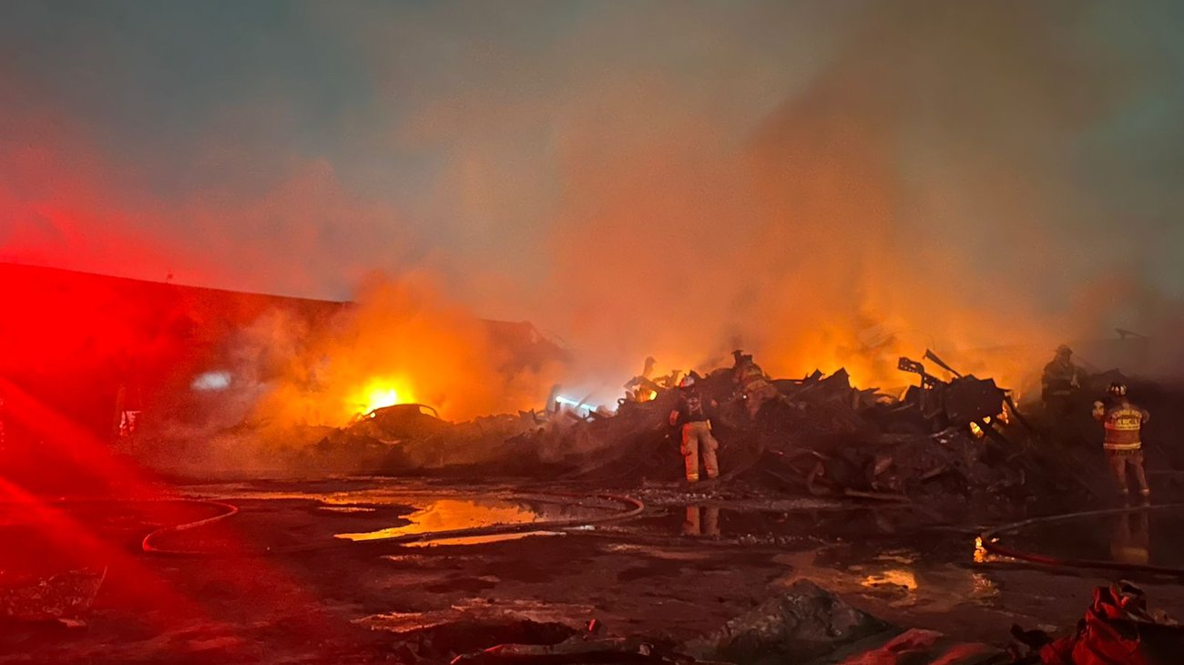 Se registra incendio en bodega de parque industrial 