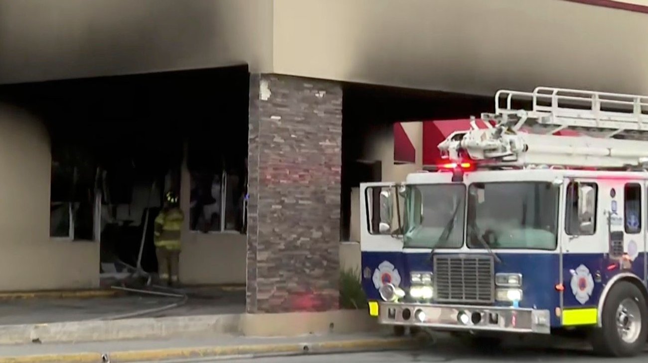 Incendio consume negocio de pollos asados en San Nicolás