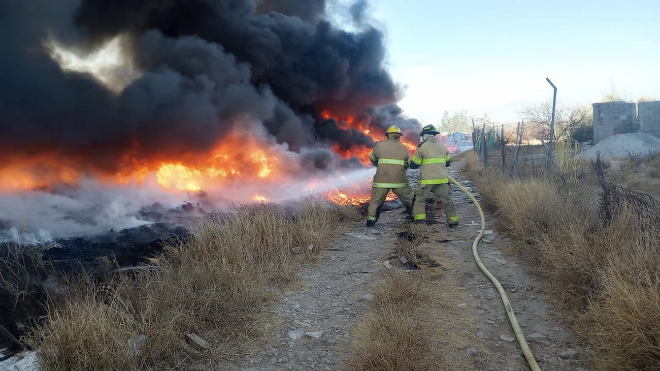Incendio en baldío moviliza a corporaciones de auxilio en Arteaga