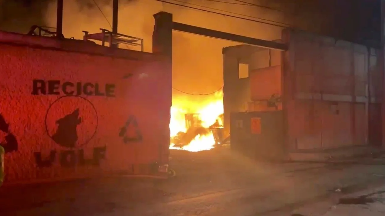 Se registra incendio en recicladora en García