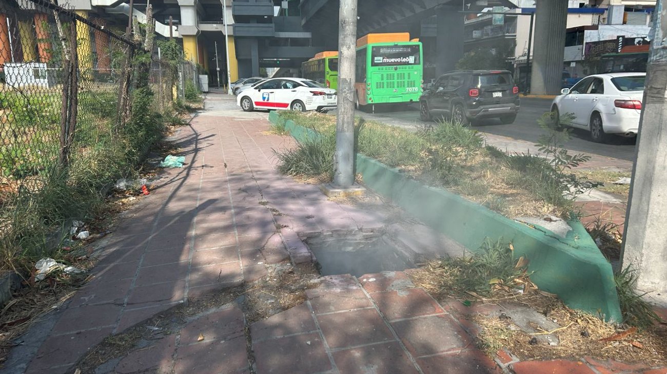 Se queman cables en registro subterráneo de avenida Colón