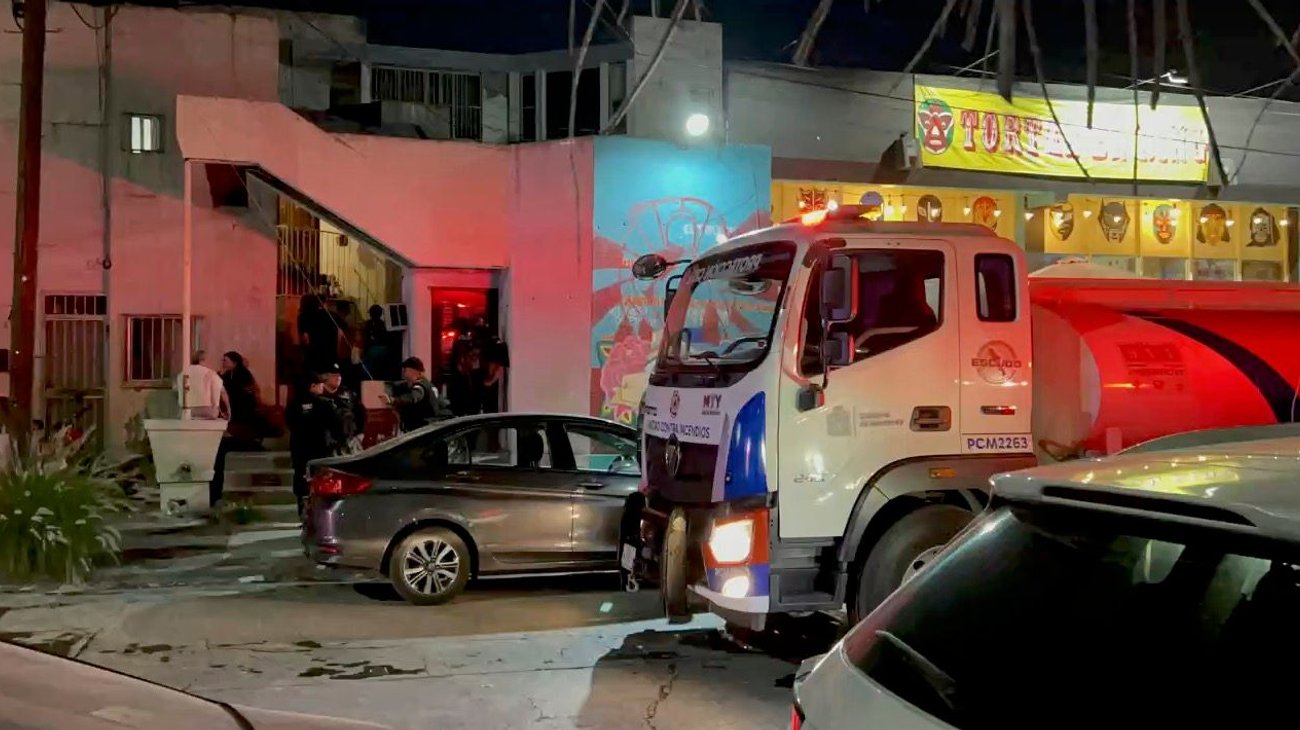 Incendio en edificio de zona Tec moviliza a autoridades