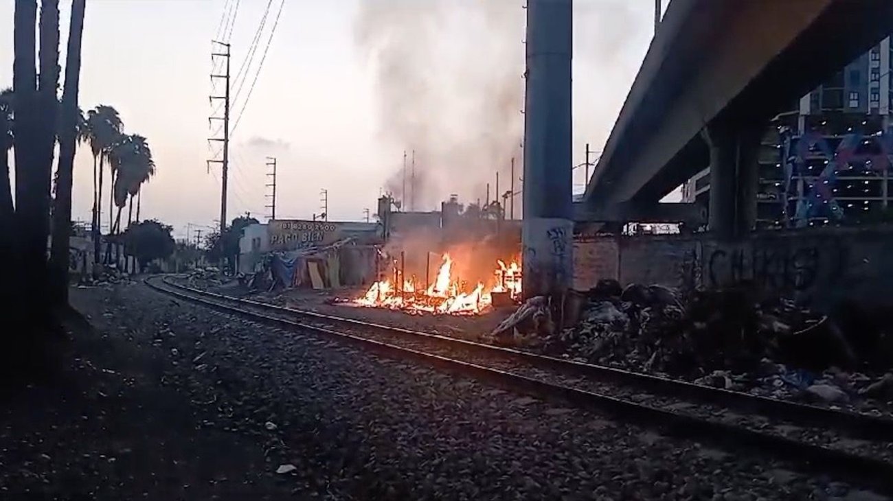 Incendio consume tejaban en la colonia Talleres
