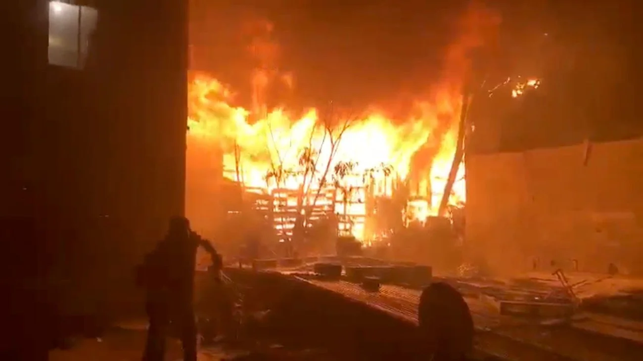 Incendio consume tejabán en Cima de las Mitras