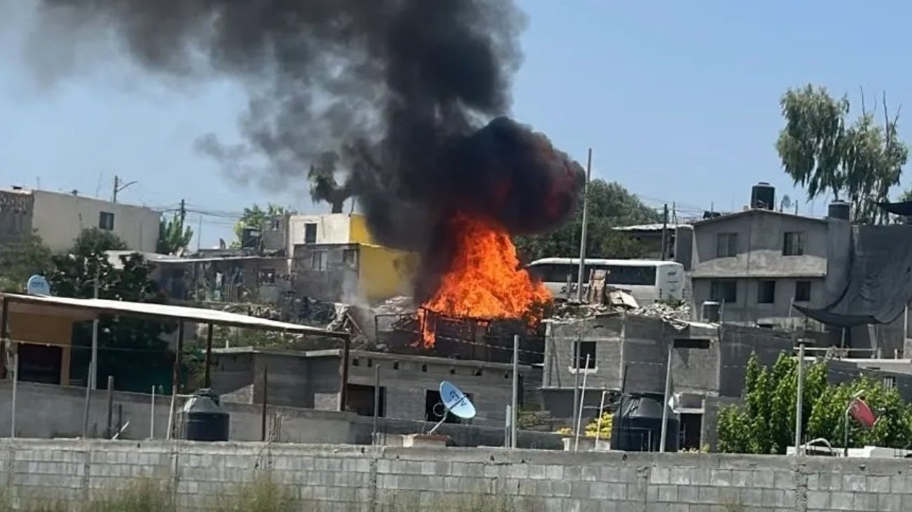 Incendio consume tres viviendas en Ramos Arizpe; hay un lesionado