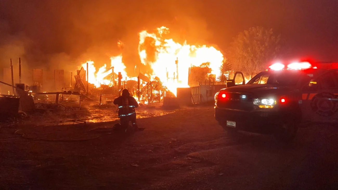 Se incendian 6 tejabanes en Urbivilla; no reportan lesionados