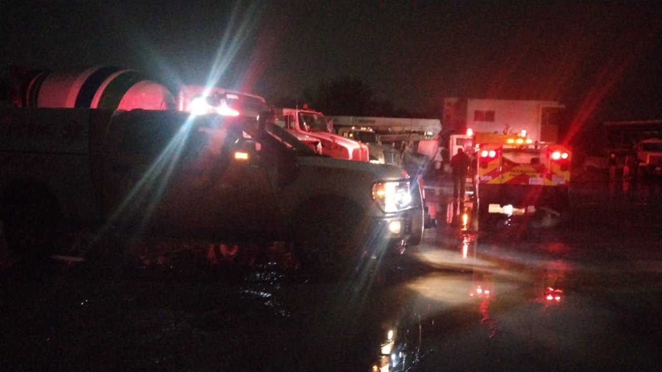 Se incendian tres vehículos en planta de Concretos La Silla