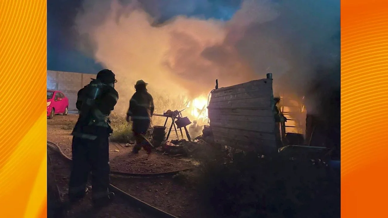 Incendio consume una vulcanizadora en García 