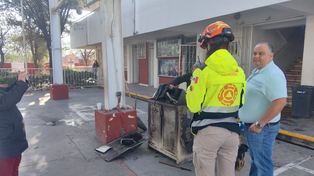 Evacúan a 190 alumnos por incendio en primaria de Monterrey