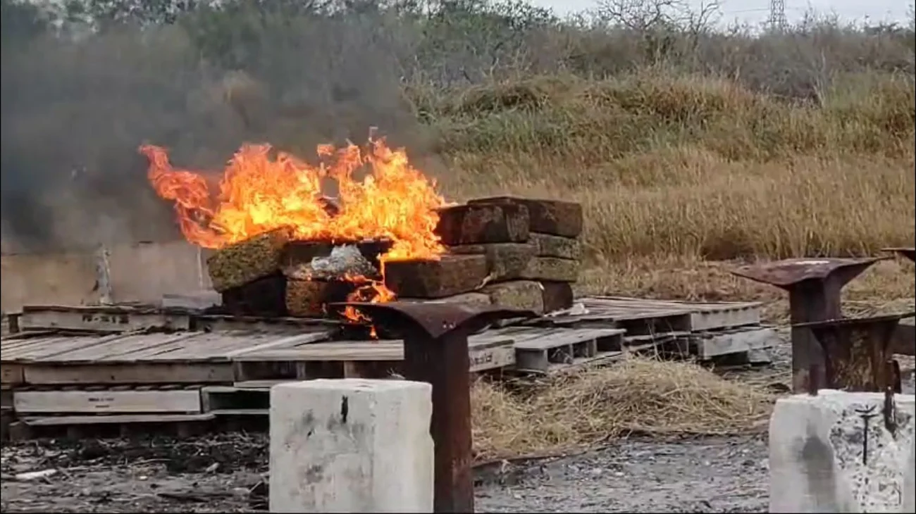 Fuerzas federales incineran droga confiscada en Reynosa