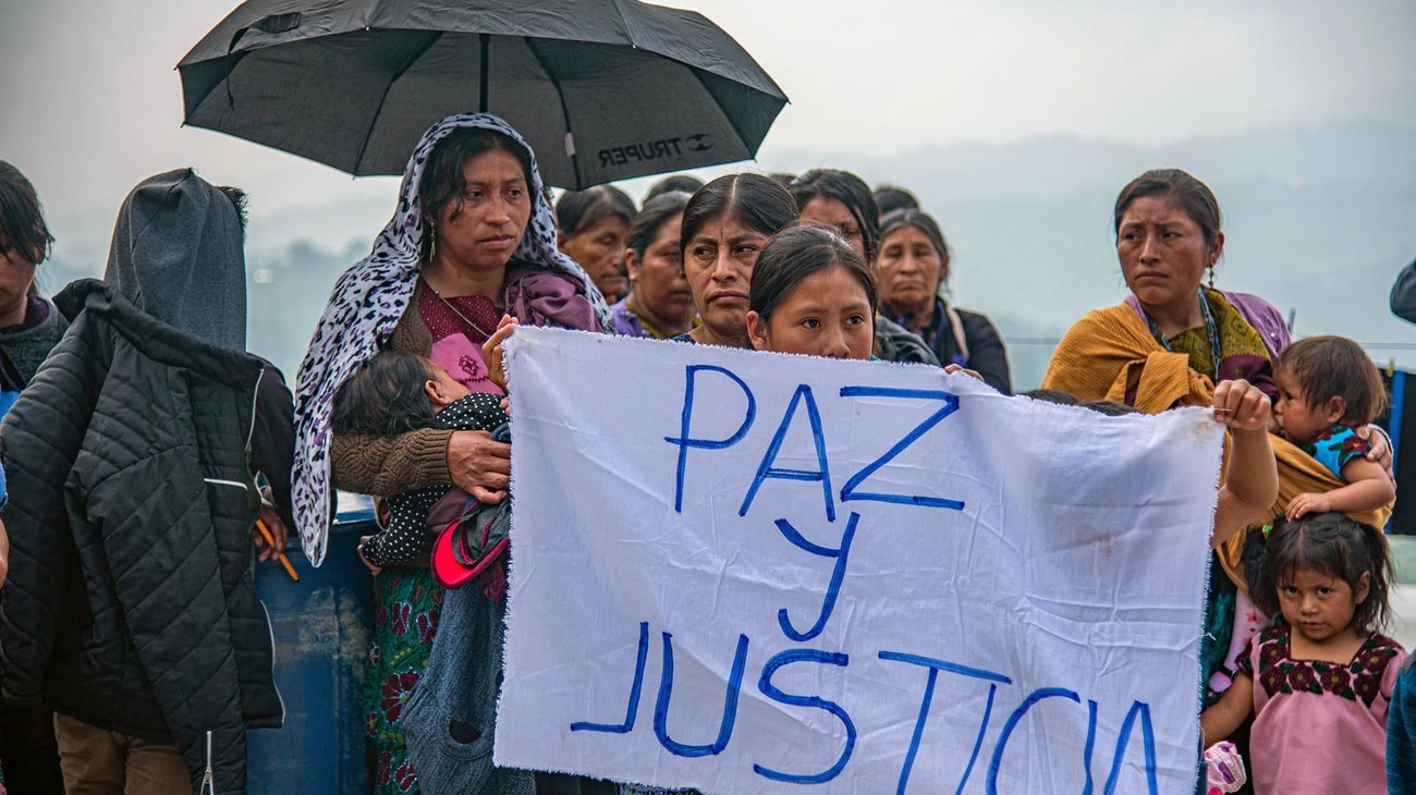 Indígenas protestan por la violencia hacia menores