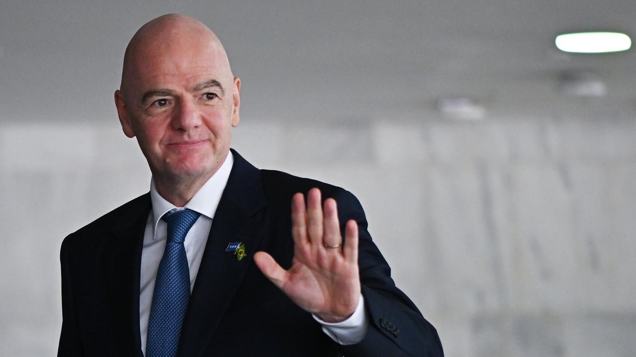 Aficionados piden salida de Infantino y exigen reforma a FIFA