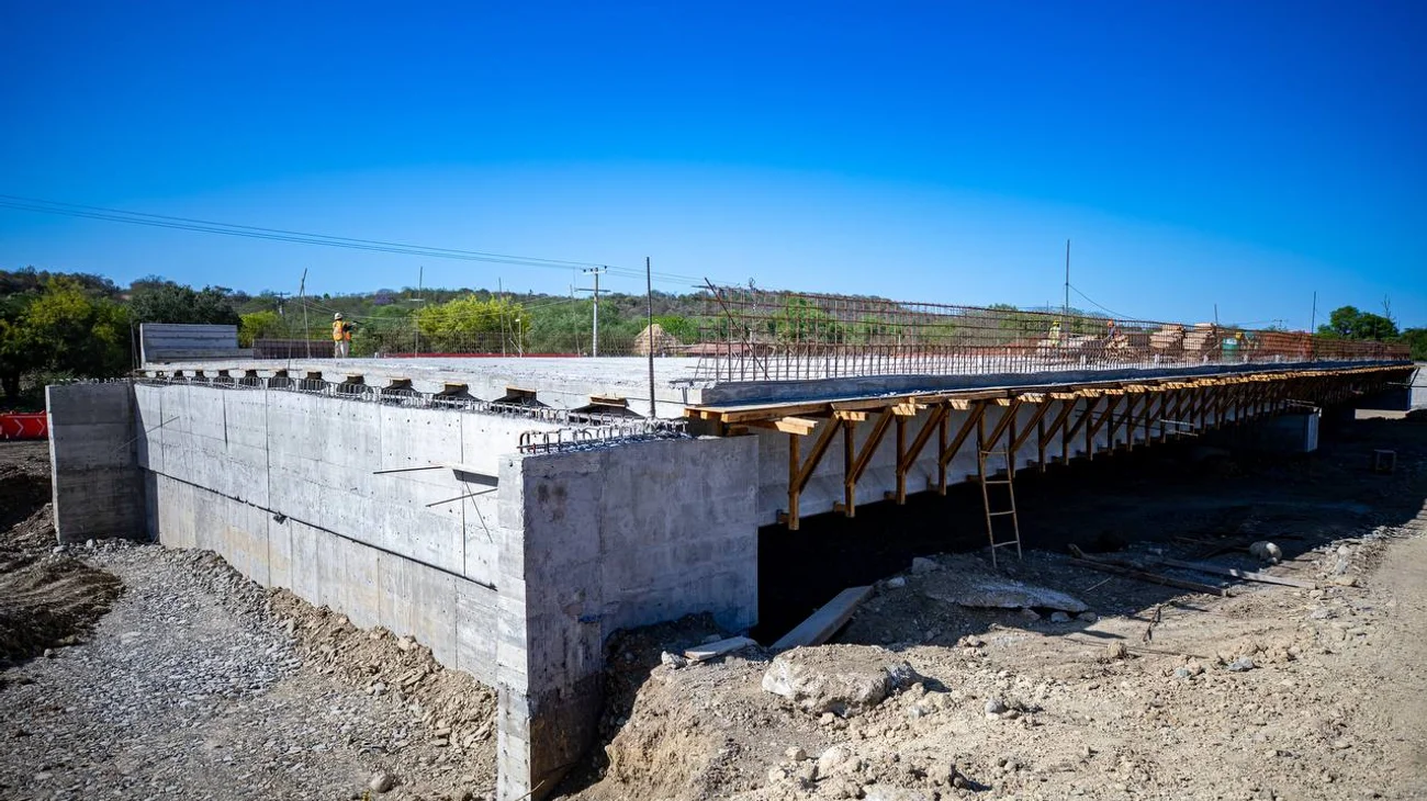 Supervisan avance en obras de la Carretera Interserrana