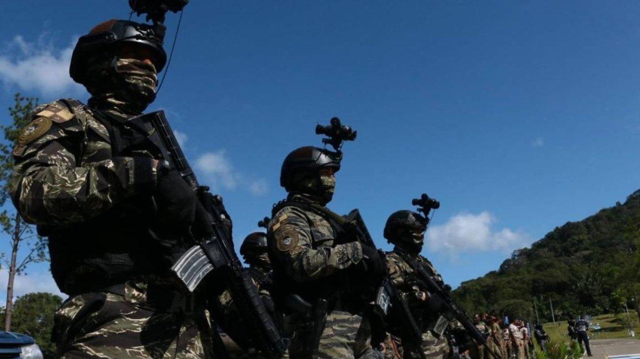 Envía El Salvador 100 soldados a Haití para rescatar a militares