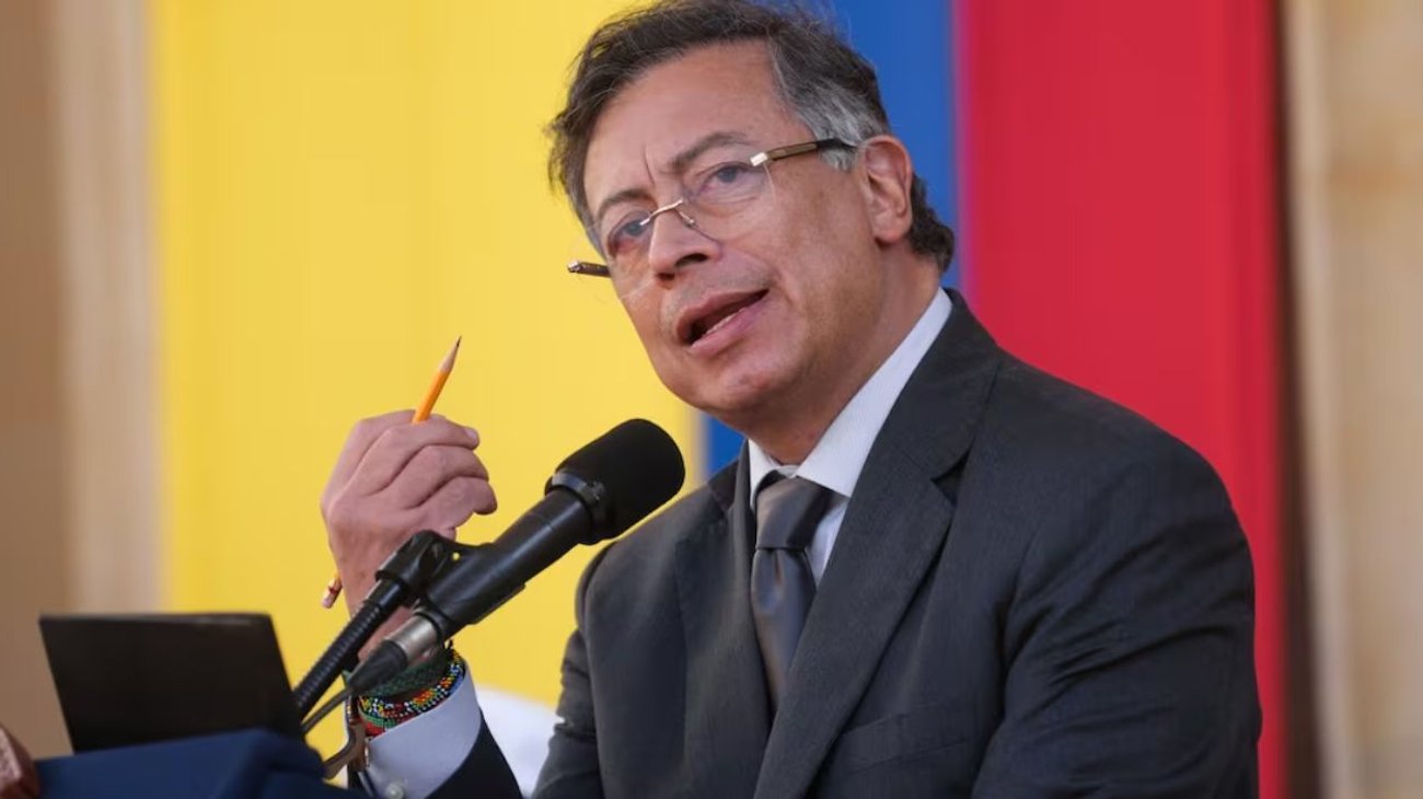 inter_gustavo_petro_cd6bdc5933