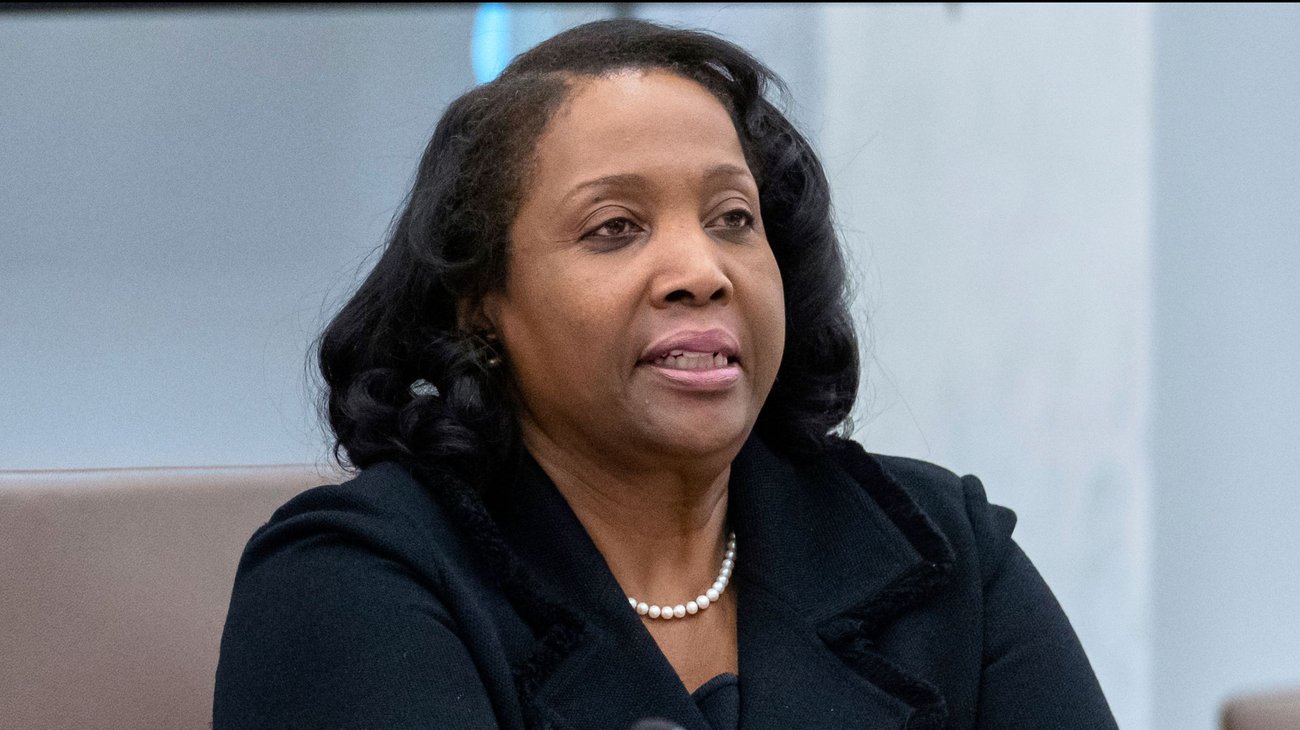 inter_lisa_cook_024e9a0dc5