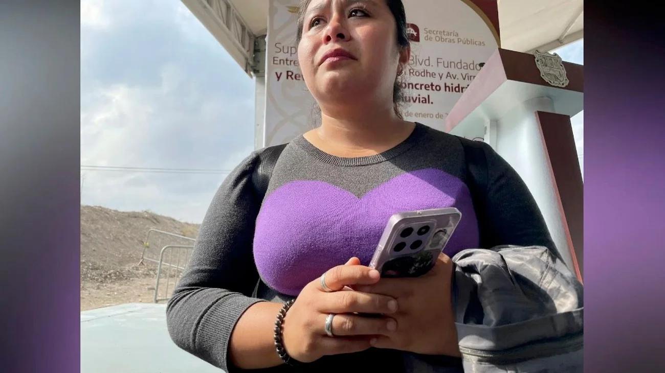 Interrumpe discurso de gobernador; exige justicia por su hijo