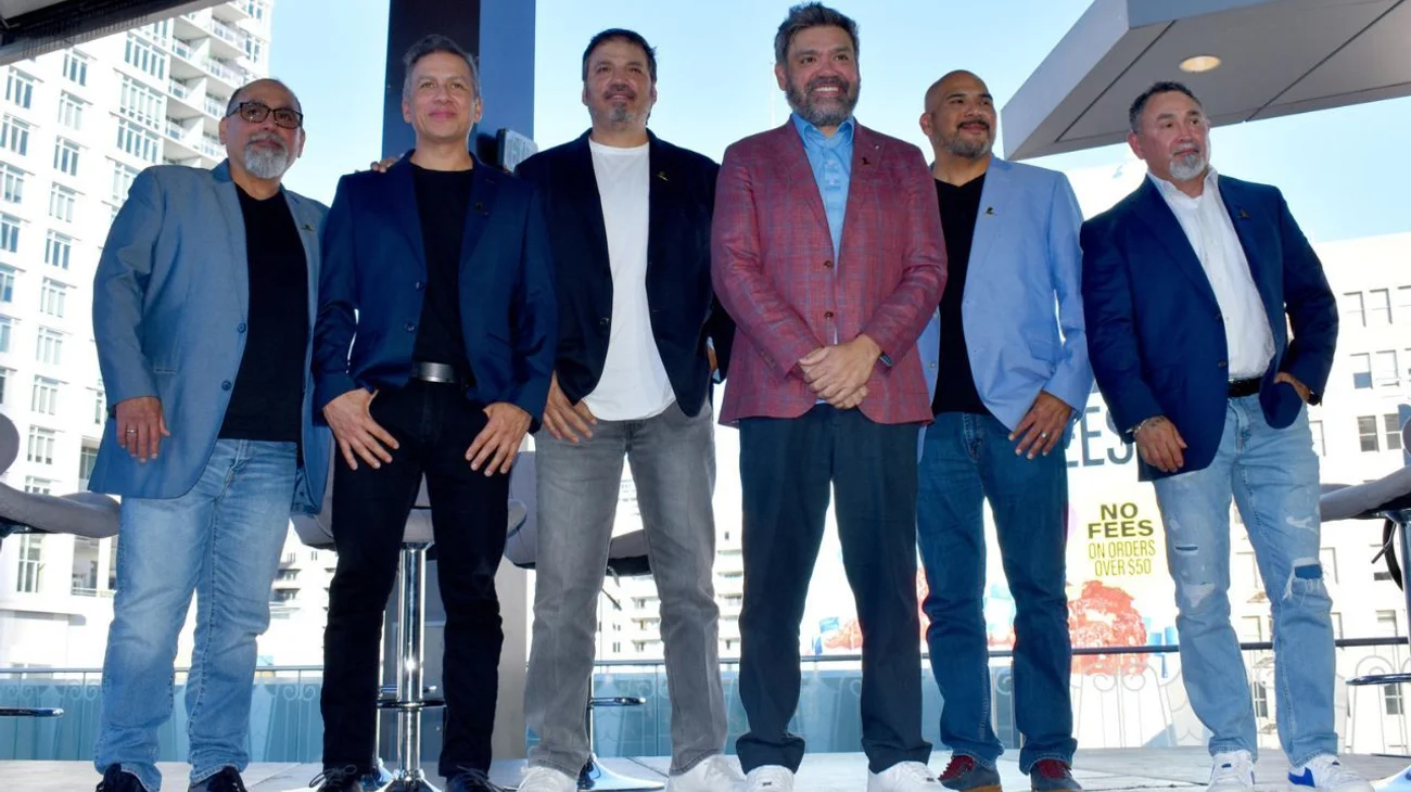 Intocable celebra 30 años con donación al Grammy Museum