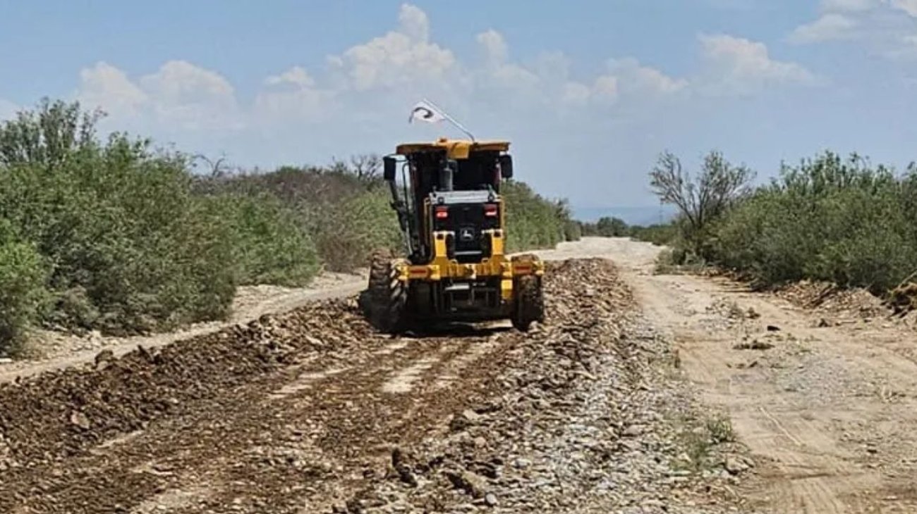 Adquiere General Cepeda maquinaria pesada para caminos rurales