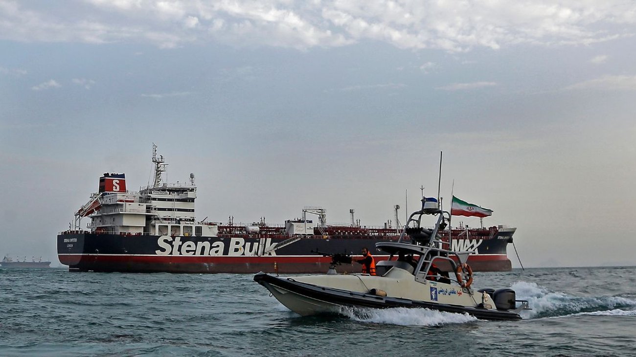 iran_interrumpe_transito_petroleros_estrecho_ormuz_e54a4e6466