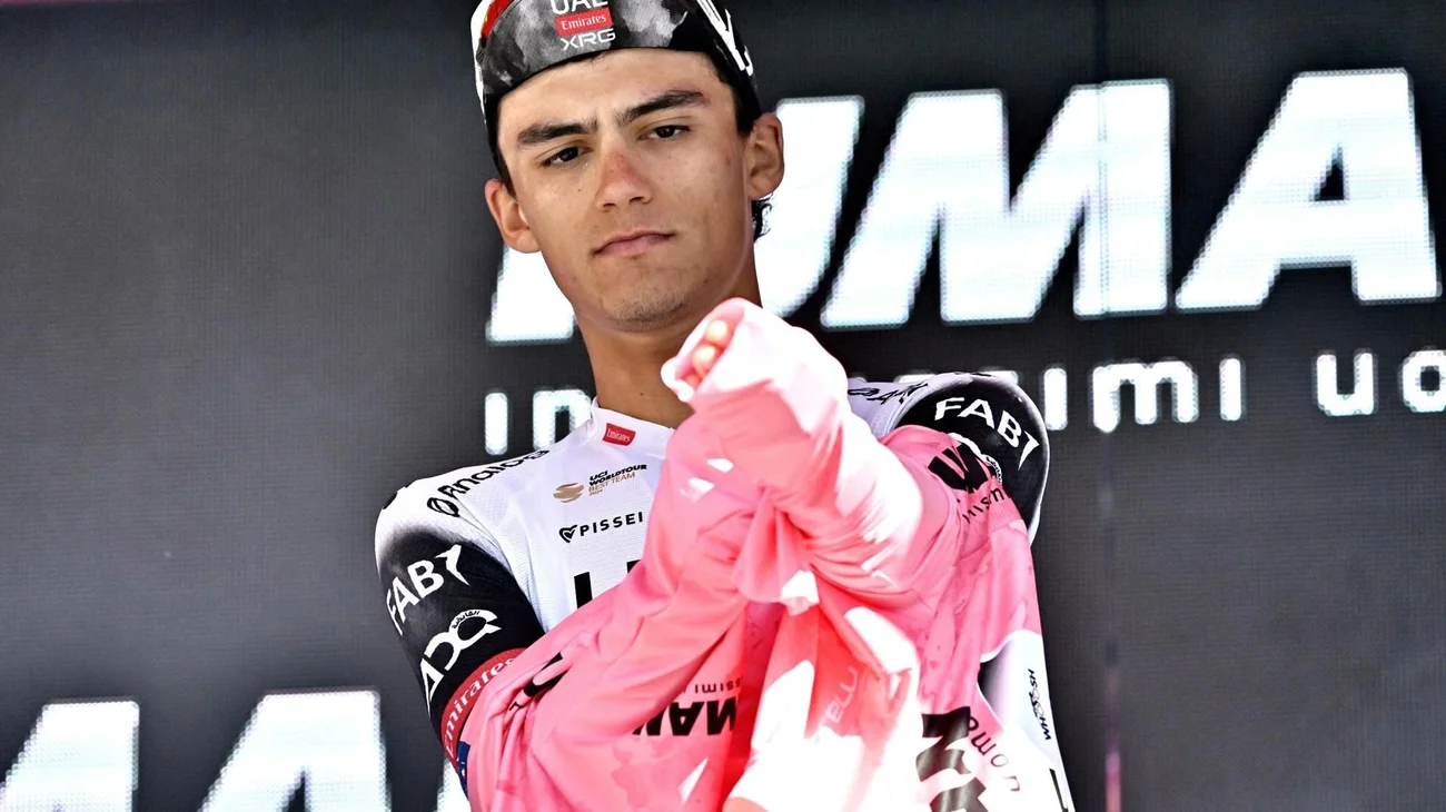 Isaac del Toro conserva la maglia rosa en el Giro de Italia