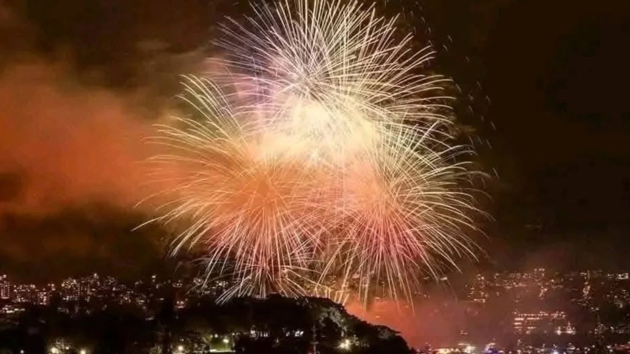 Habitantes de 'Christmas' celebran la llegada del 2025