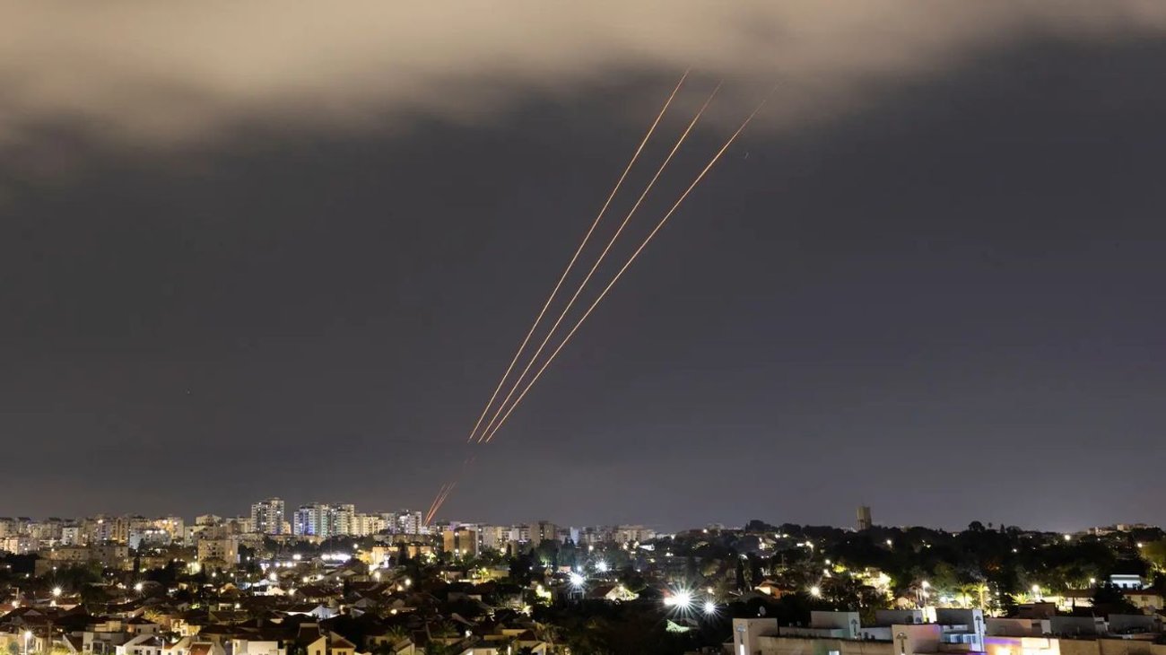 Irán despliega misiles antiaéreos tras explosiones