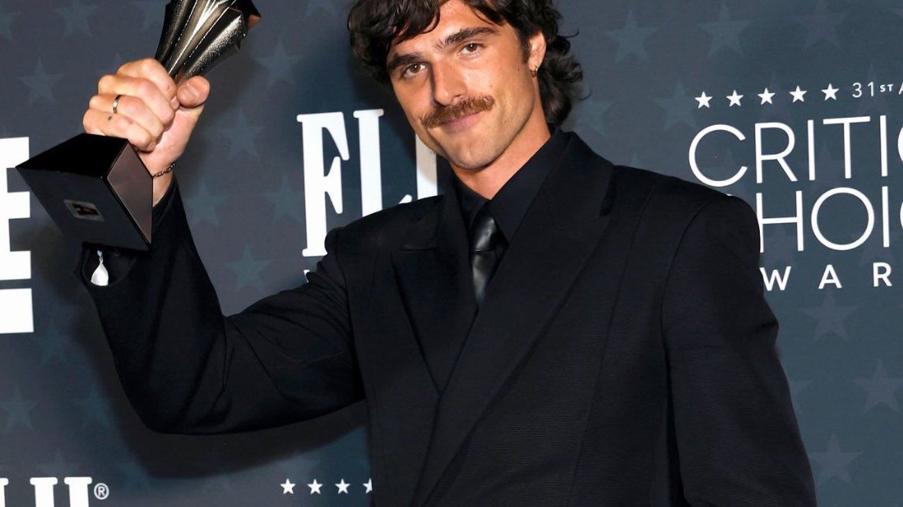 Gana Elordi mejor actor de reparto; dedica premio a del Toro