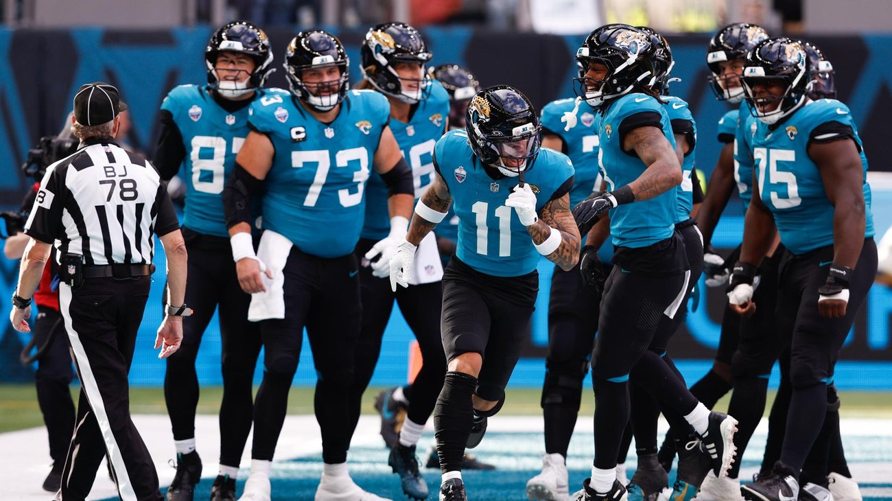 Jaguars sorprenden a Eagles con gol de campo de último segundo