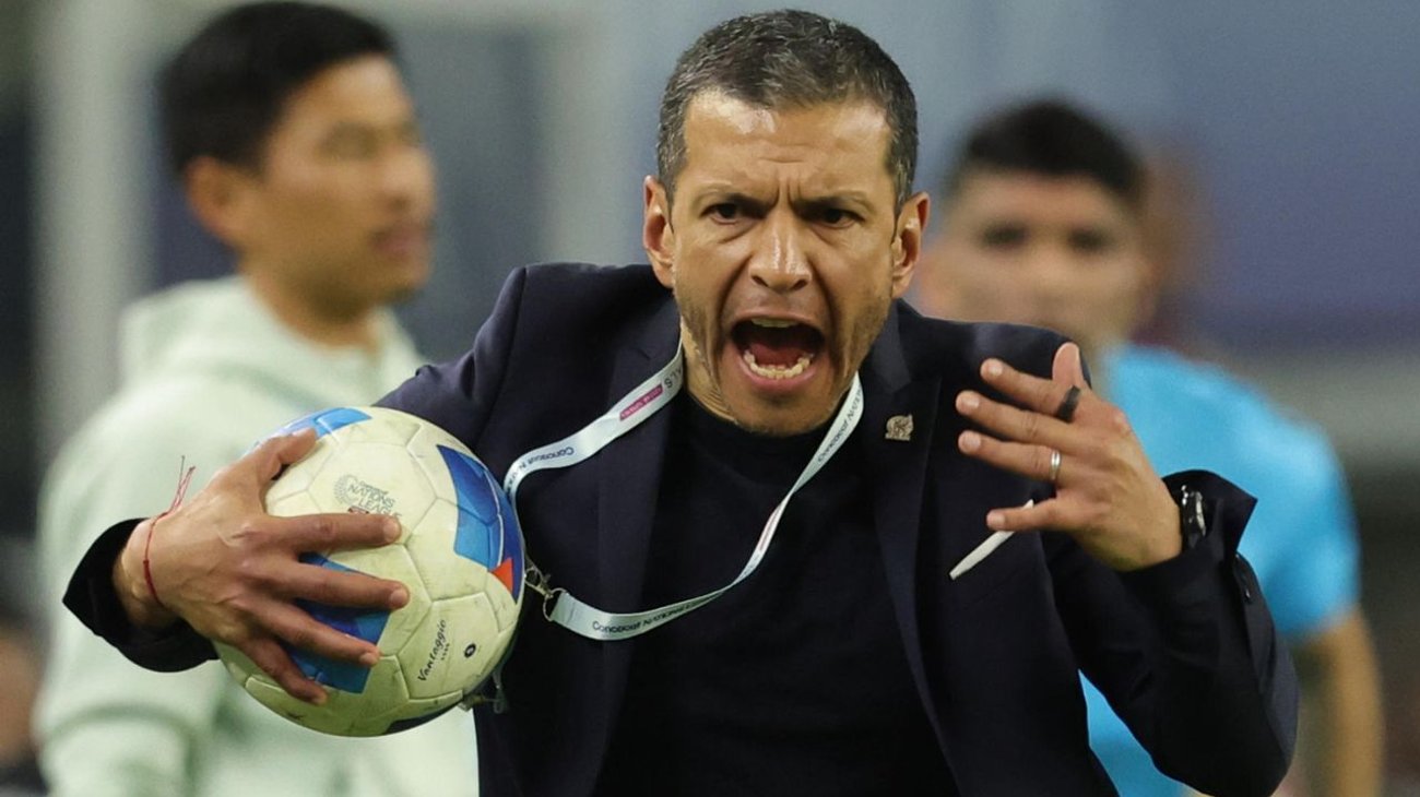 Jaime Lozano defiende autonomía en selección de México