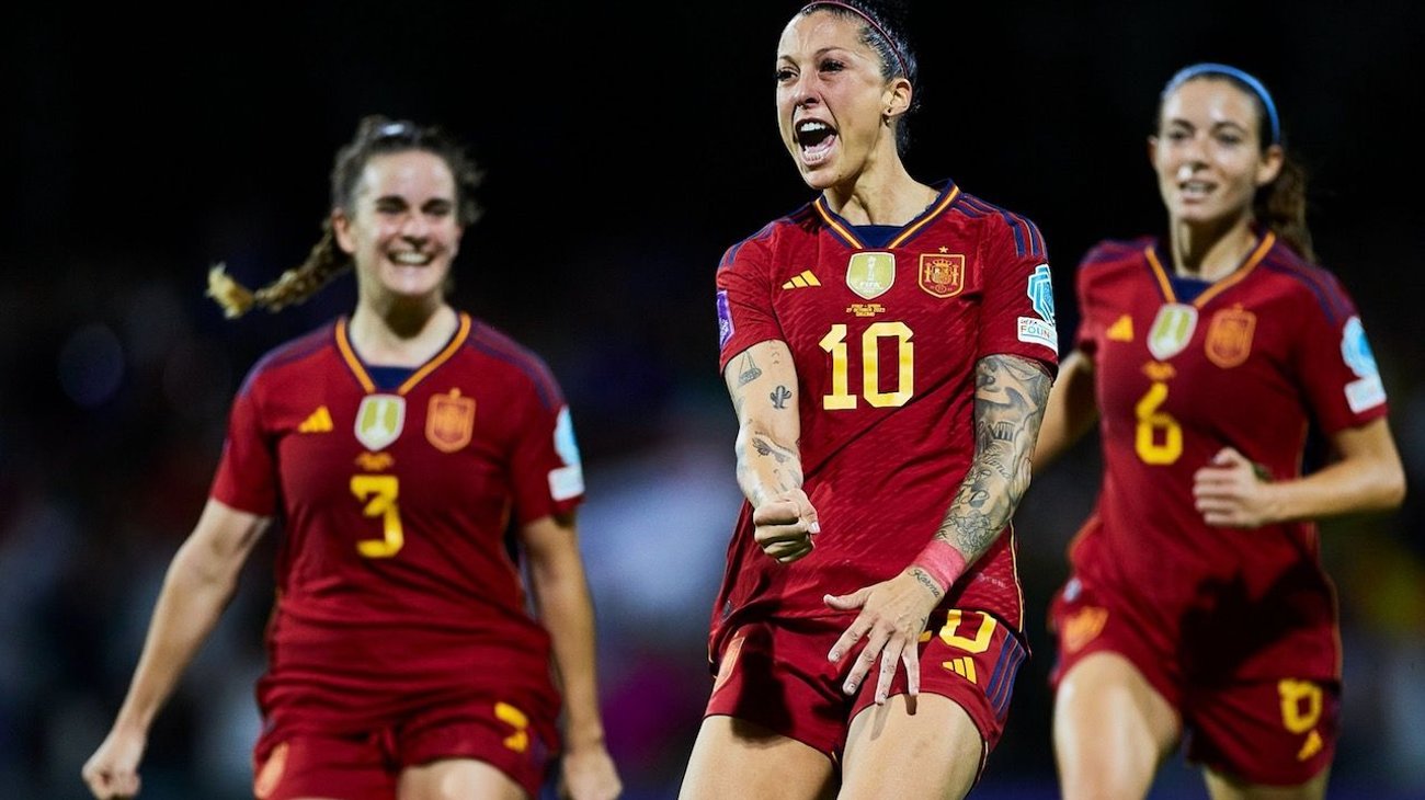 Jenni Hermoso vuelve a lo grande con la selección española