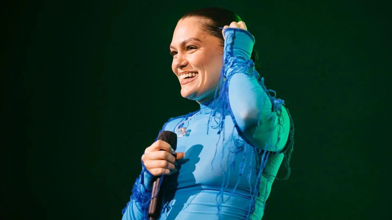 jesie_j_cancer_fd41588252