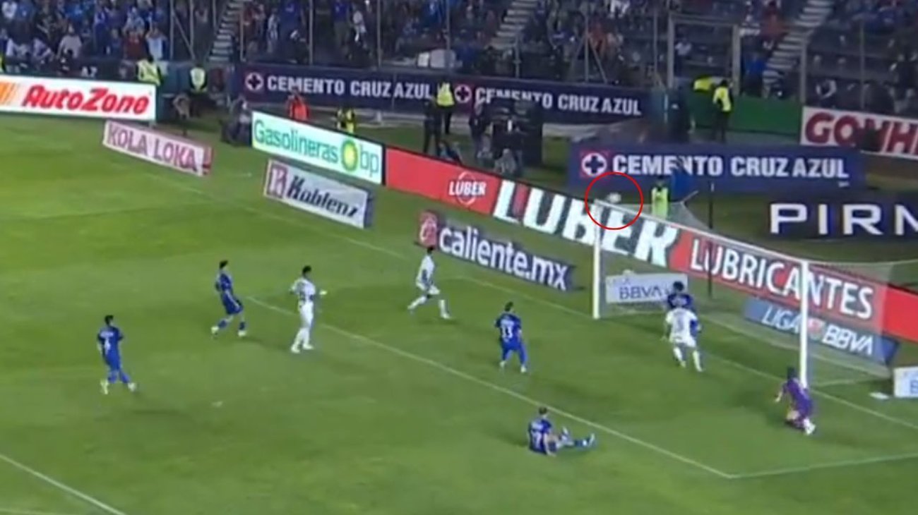 Destrozan a Gallardo en redes por fallar gol ante Cruz Azul