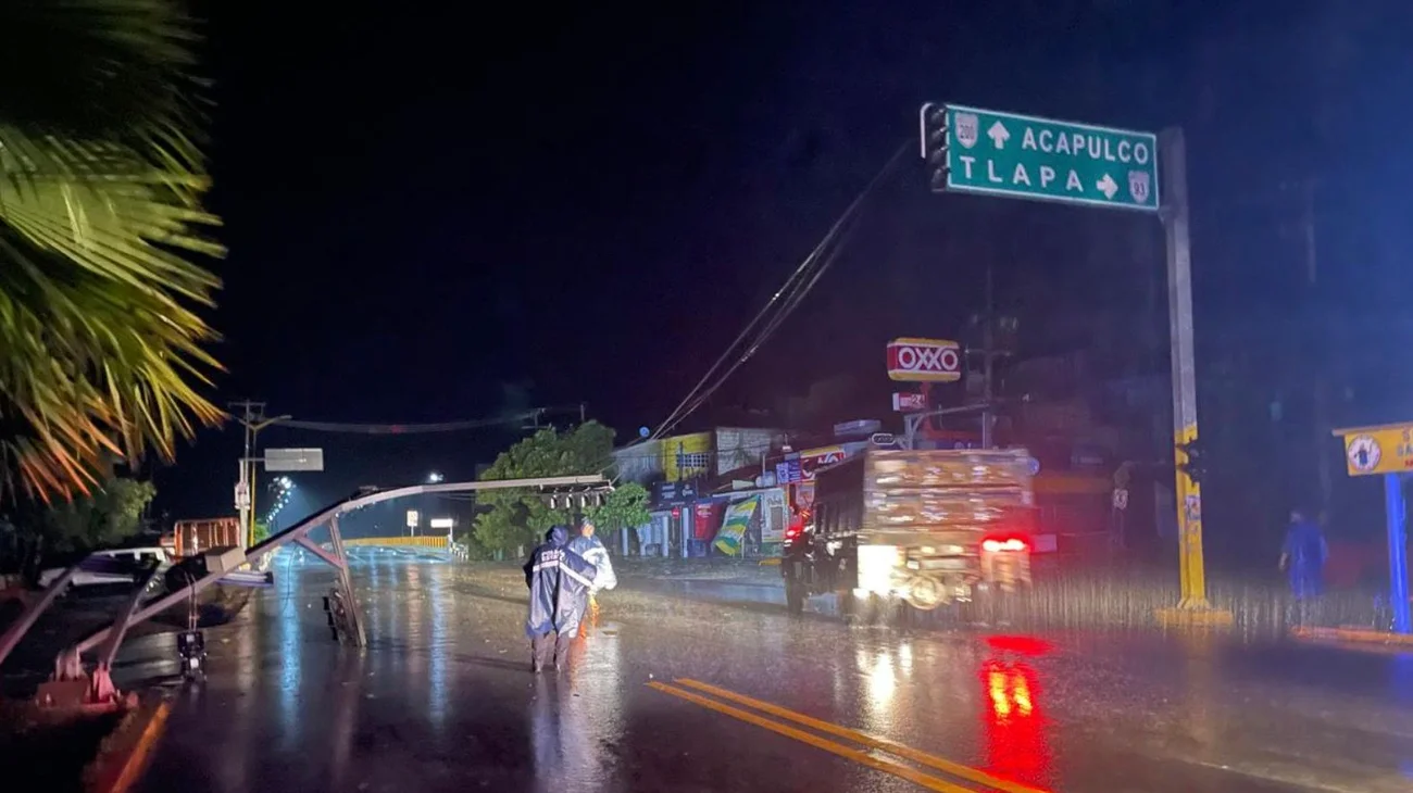 Reportan dos muertos en Guerrero tras paso de John