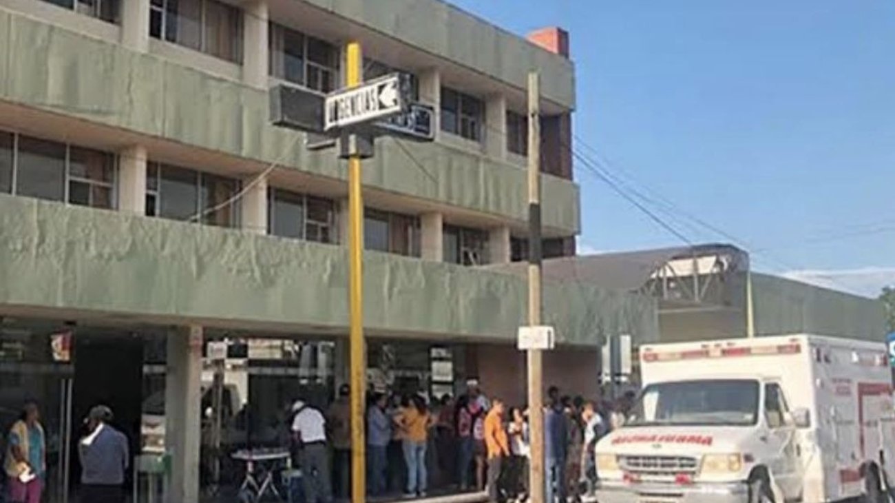 Joven da a luz en baños de Clínica 2 del IMSS